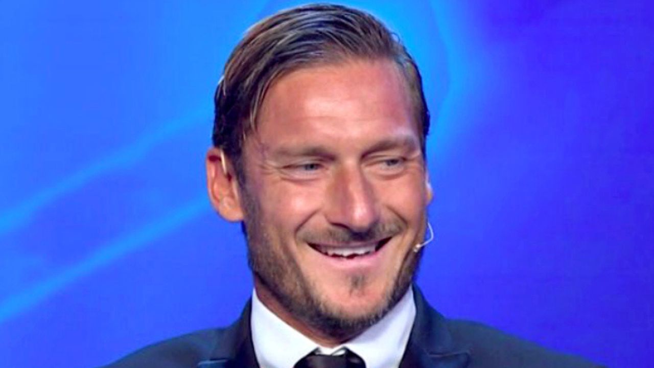 Totti e Noemi Bocchi escono allo scoperto: la prima foto insieme 41 totti oemi bocchi foto