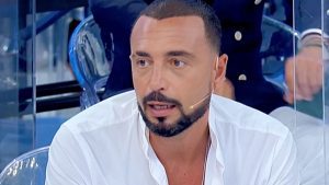 Uomini e Donne, Armando tende la mano a Riccardo: “Io l’amore ce lo vedo”