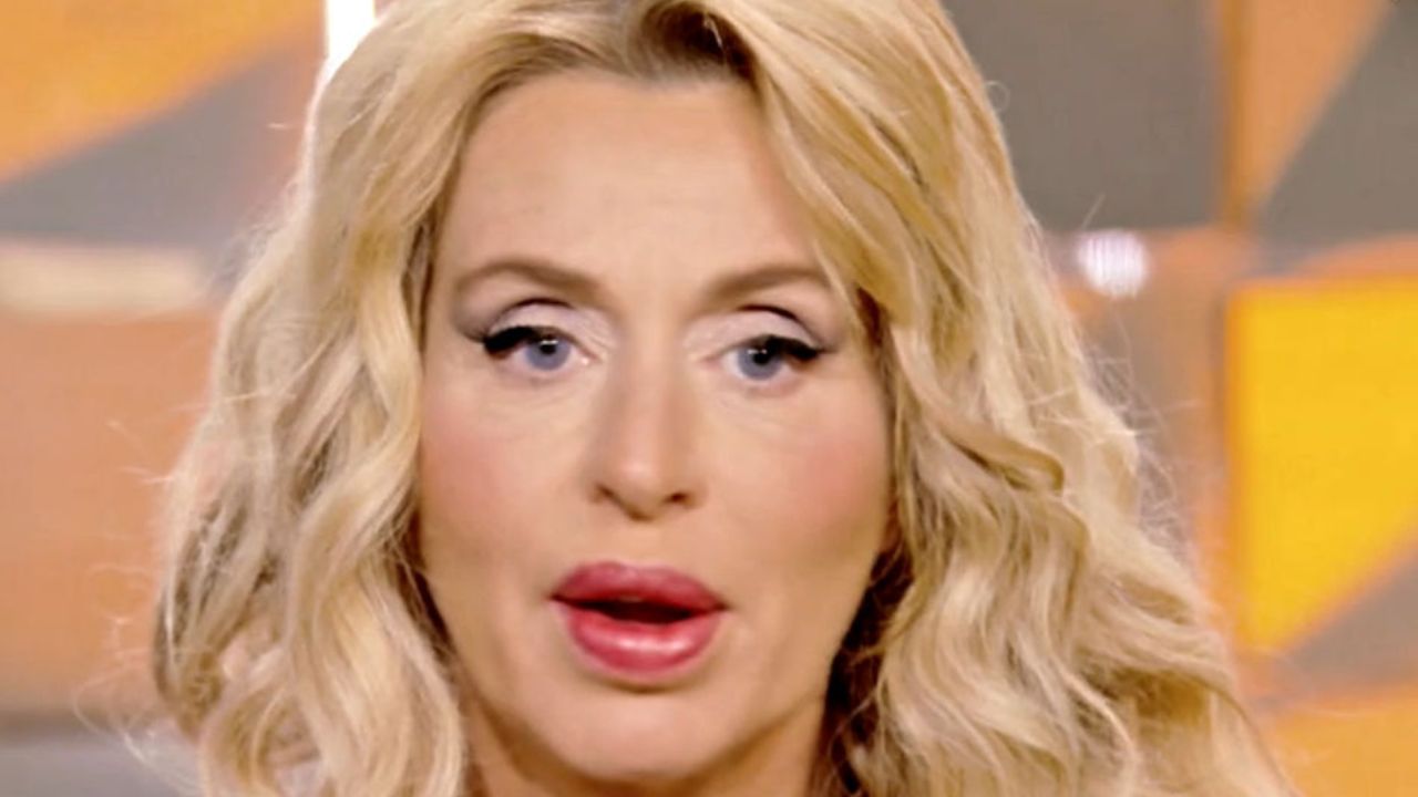 Valeria Marini rivela: "Non vedo più come prima" 41 valeria marini