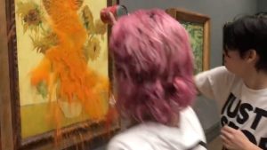 Cambiamento climatico: la protesta di due attiviste, nel mirino “I Girasoli” di Van Gogh