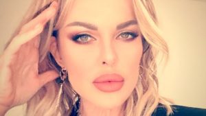 Alba Parietti racconta la trasformazione: “Fabio mi ha cambiato”