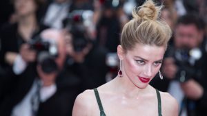 Amber Heard non si arrende: l’attrice fa causa alla sua polizza assicurativa, perché