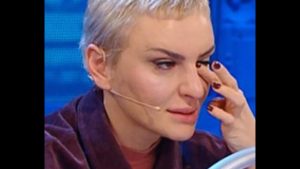 Arisa in lacrime ad Amici: la cantante abbandona lo studio