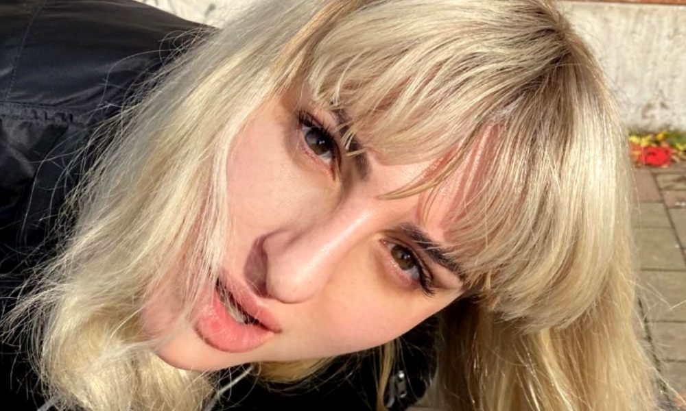 Arisa insultata sui social pubblica tutto: “Vai a fare i porno se ti piace”