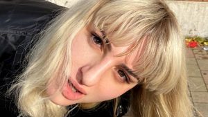 Arisa insultata sui social pubblica tutto: “Vai a fare i porno se ti piace”