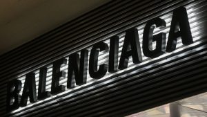 Balenciaga ritira la campagna pubblicitaria shock: le scuse dell’azienda