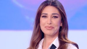 Belén Rodriguez “macchietta” a Le Iene: finge di nuovo un orgasmo