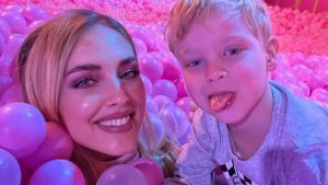 Ferragni e co. al museo di Milano a porte chiuse, la polemica: “Respinti per colpa vostra”