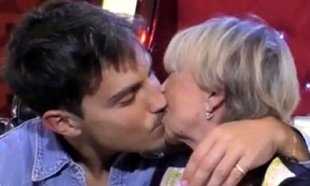 Wilma Goich e Daniele Dal Moro, bacio a sorpresa: “Potremmo amarci platonicamente”