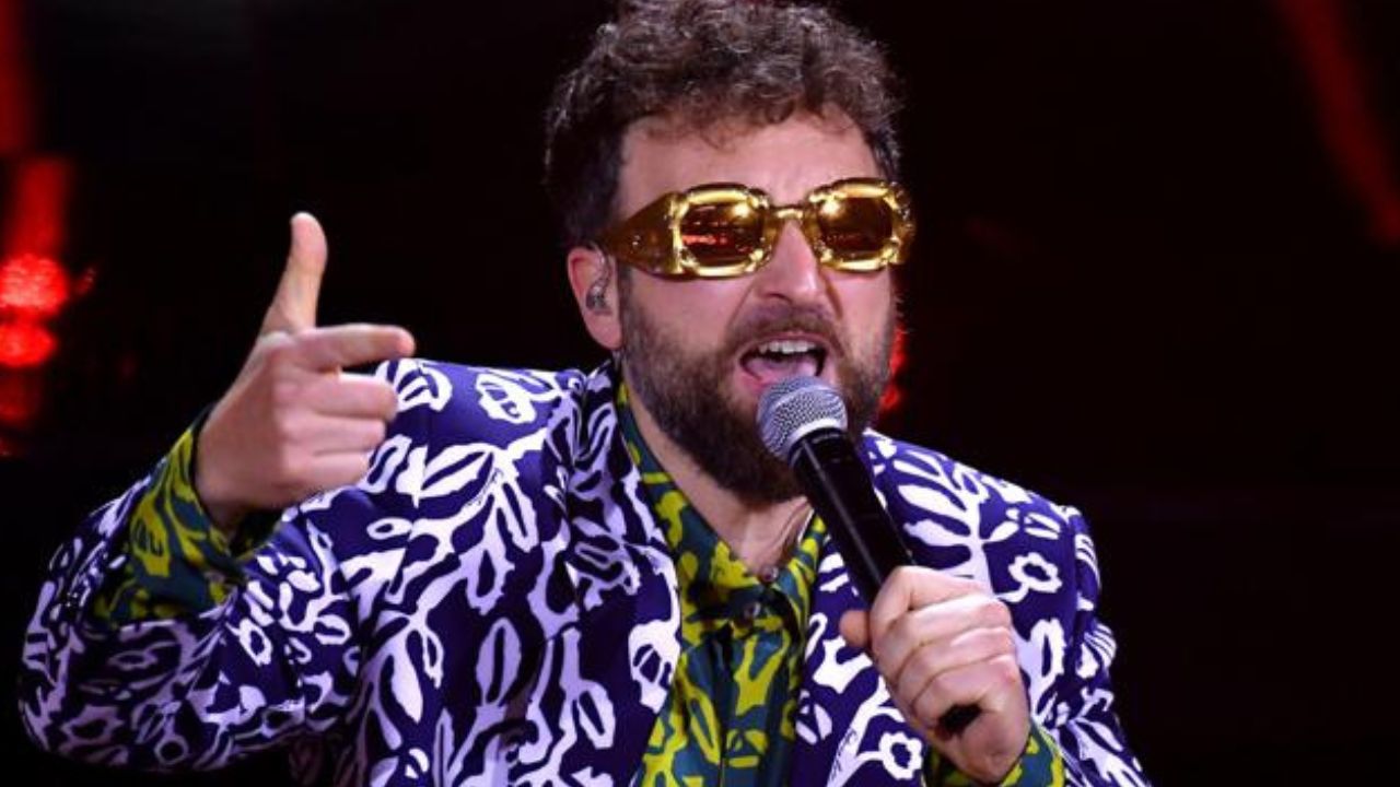 Dargen D'Amico, la battuta shock a X Factor: "Il sangue? Mi piace solo quando esce da lì" 41 Dargen D'Amico