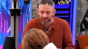Edoardo Tavassi, la rivelazione al GF VIP: “Innamorato di un uomo? Non si stupirebbe”