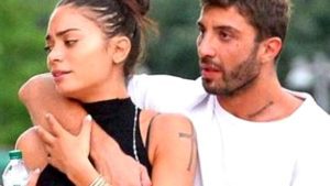 Elodie e Iannone sempre più uniti: lo scatto rubato del bacio