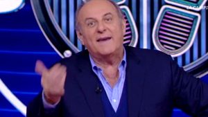 Gerry Scotti velenoso contro Mediaset: la frecciatina a Caduta Libera