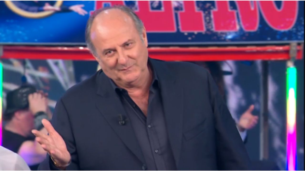 Gerry Scotti ricorda Piero Sonaglia a Tu Sì Que Vales: "Faccio un po' fatica" 41 gerry scotti piero sonaglia