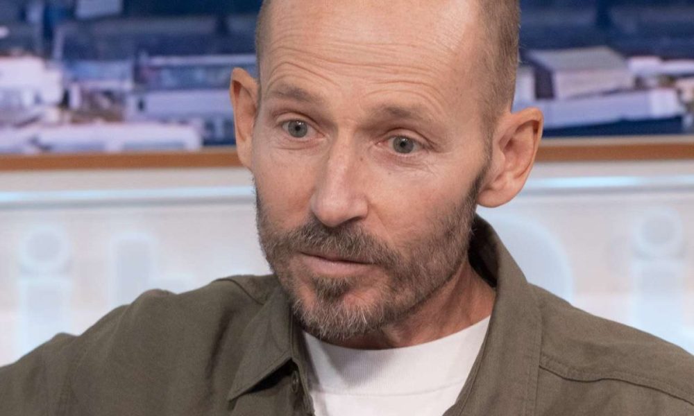 Conduttore malato di cancro viene licenziato: “Ho il cuore spezzato e non so quanto vivrò”