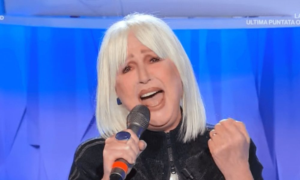 Loretta Goggi si racconta tra carriera e vita privata: “Non voglio cantare sempre Maledetta primavera”
