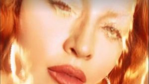 Madonna provoca su Instagram: “Lei sta bruciando”, le foto