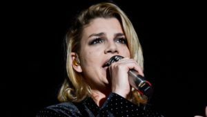 8 miliardi di persone sulla Terra: l’ironia di Emma Marrone