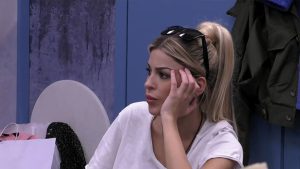 Oriana e Antonino, il bacio in confessionale: “Anche io voglio assaggiare”