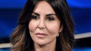 Sabrina Ferilli, botta e risposta con l’hater: “Sei brava ad allargare le gambe”