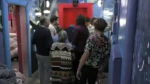 GF Vip, vipponi in sciopero per il cibo: Romita apre la Porta Rossa