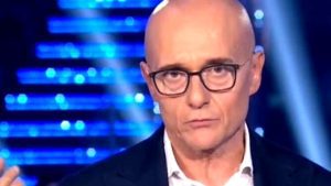 Autogol di Signorini in diretta al GF Vip: l’audio rimane aperto
