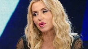 Valeria Marini conferma la rissa con Pamela Prati: “Ho ancora i segni”