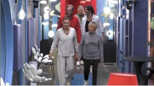 GF Vip, i vipponi negativi al Covid rientrano in Casa: “Siamo tornati”