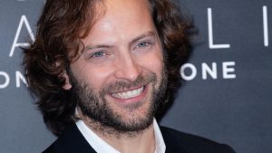 Alessandro Borghi al centro del gossip: “Corteggia una donna a un evento”