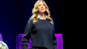 “Per anni solo pantaloni”: Alessia Marcuzzi parla delle gambe storte