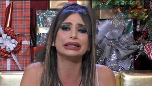 Panico al GF Vip, Sarah Altobello grida nella notte: “Sto male”