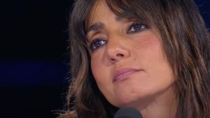 Ambra Angiolini cerca casa: l’attrice pizzicata a fare foto di annunci