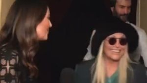Anna Oxa evita Giovanna Civitillo: la cantante non risponde alla domanda
