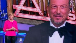 Ascolti tv: il Tg1 delle 13:30 supera il 32% di share grazie a Sanremo