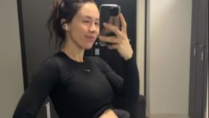 Aurora Ramazzotti incinta si allena: “Le abitudini si adattano”