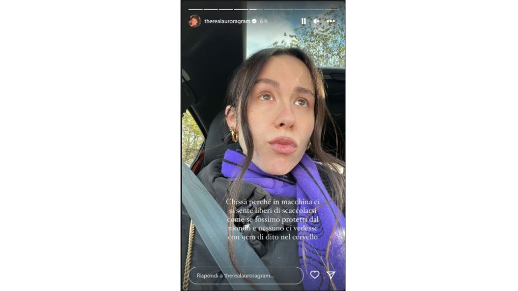 Aurora Ramazzotti, al via la polemica social: "Chissà perché ci si sente liberi..." 42 aurora ramazzotti polemica social