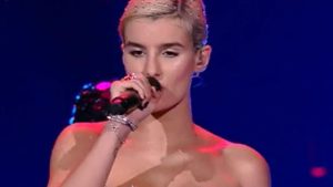 Beatrice Quinta: dopo X Factor arriva il tatuaggio dedicato al giudice del programma
