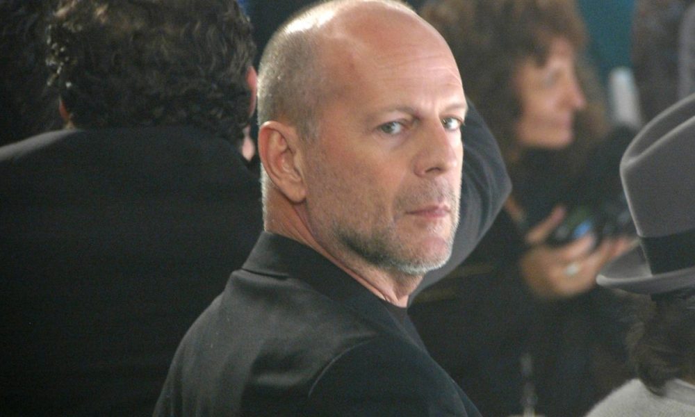 Bruce Willis, le condizioni peggiorano: “La famiglia prega per lui”