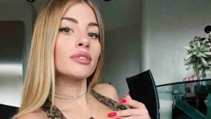 Chiara Nasti nella bufera: quanto costa il peluche preferito del figlio