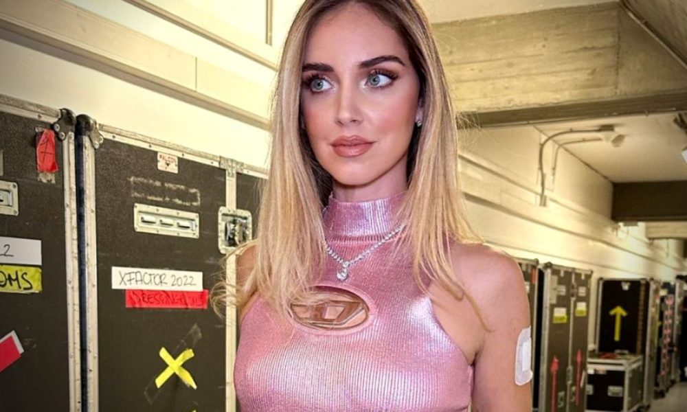Chiara Ferragni svela perché indossa il cerotto sul braccio: “Ora posso parlarne”