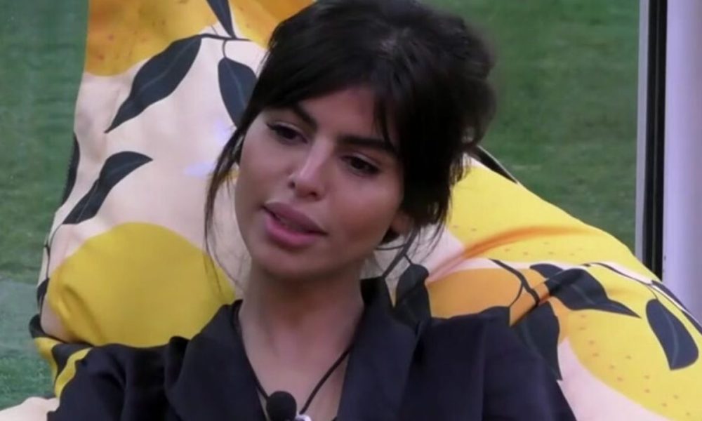 Dana Saber è un vulcano: le accuse a Micol Incorvaia