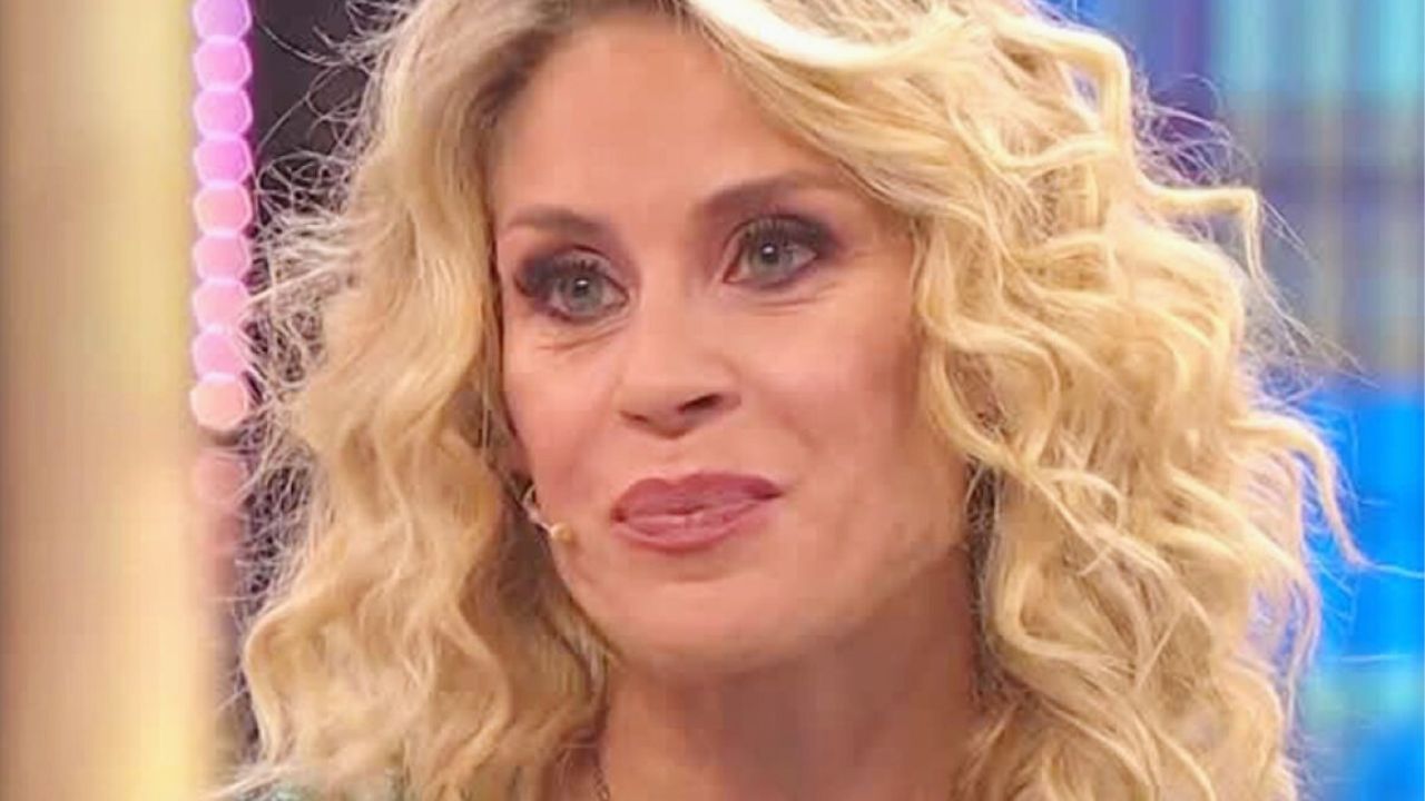 Eleonora Cecere sul passato a Non è la Rai: "Un maniaco mi minacciava di morte" 41 eleonora cecere maniaco non è la rai