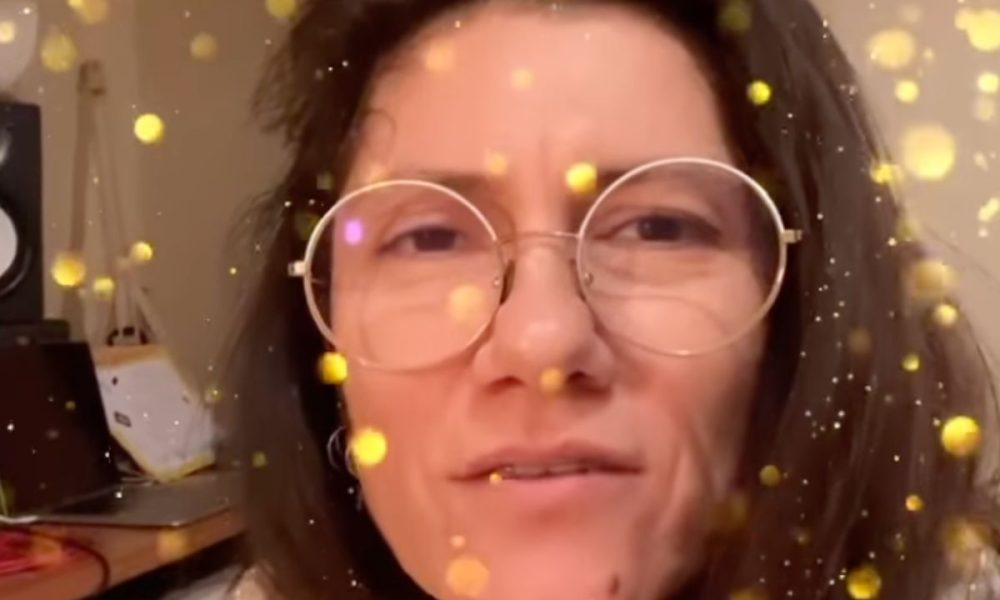 Problemi per Elisa, rimandato il tour: “Vertigini e nausea, mai successo in vita mia”