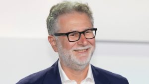 Fabio Fazio, urla contro di lui a un semaforo: “Portateli a casa tua”