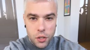 Fedez: “Ti piace la nuova canzone di papà?”, l’ironico siparietto con la figlia Vittoria