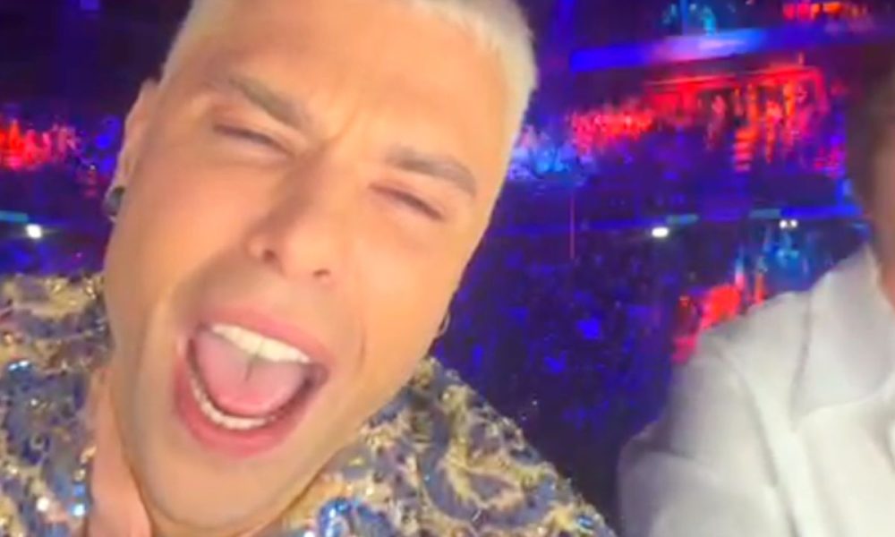 Fedez scatenato per Crisi di Stato: “Se non lo fate vi cade il ca**o”