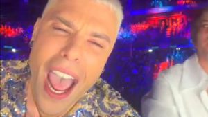Fedez scatenato per Crisi di Stato: “Se non lo fate vi cade il ca**o”