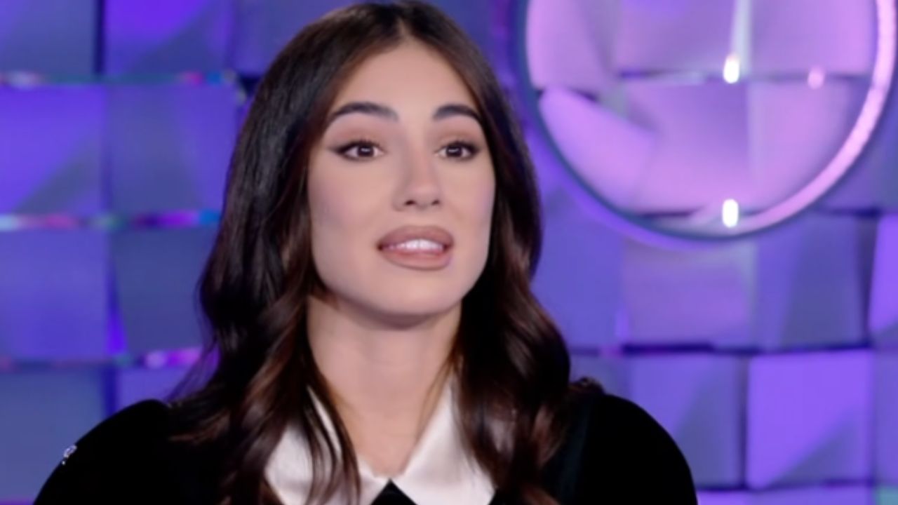 Giulia De Lellis a Verissimo, la storia con Carlo Beretta: "Un amore sano" 41 giulia de lellis verissimo