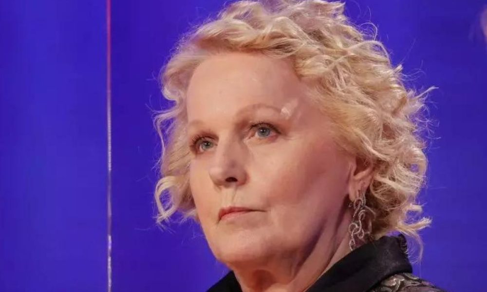 Paura per Katia Ricciarelli: la brutta caduta sul palco a teatro