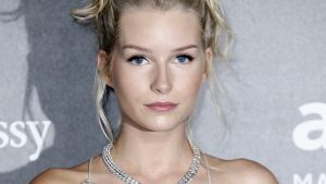 Lottie Moss, dopo il tatuaggio in faccia: “Ero ubriaca, avrei potuto evitare”